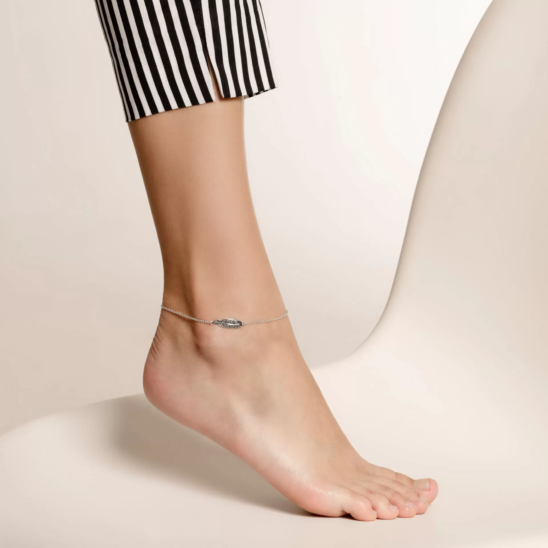 THOMAS SABO Ankelkedjor | Återvunnet 925 silver<ANKELKEDJA FJ&AUML;DER silverfargad