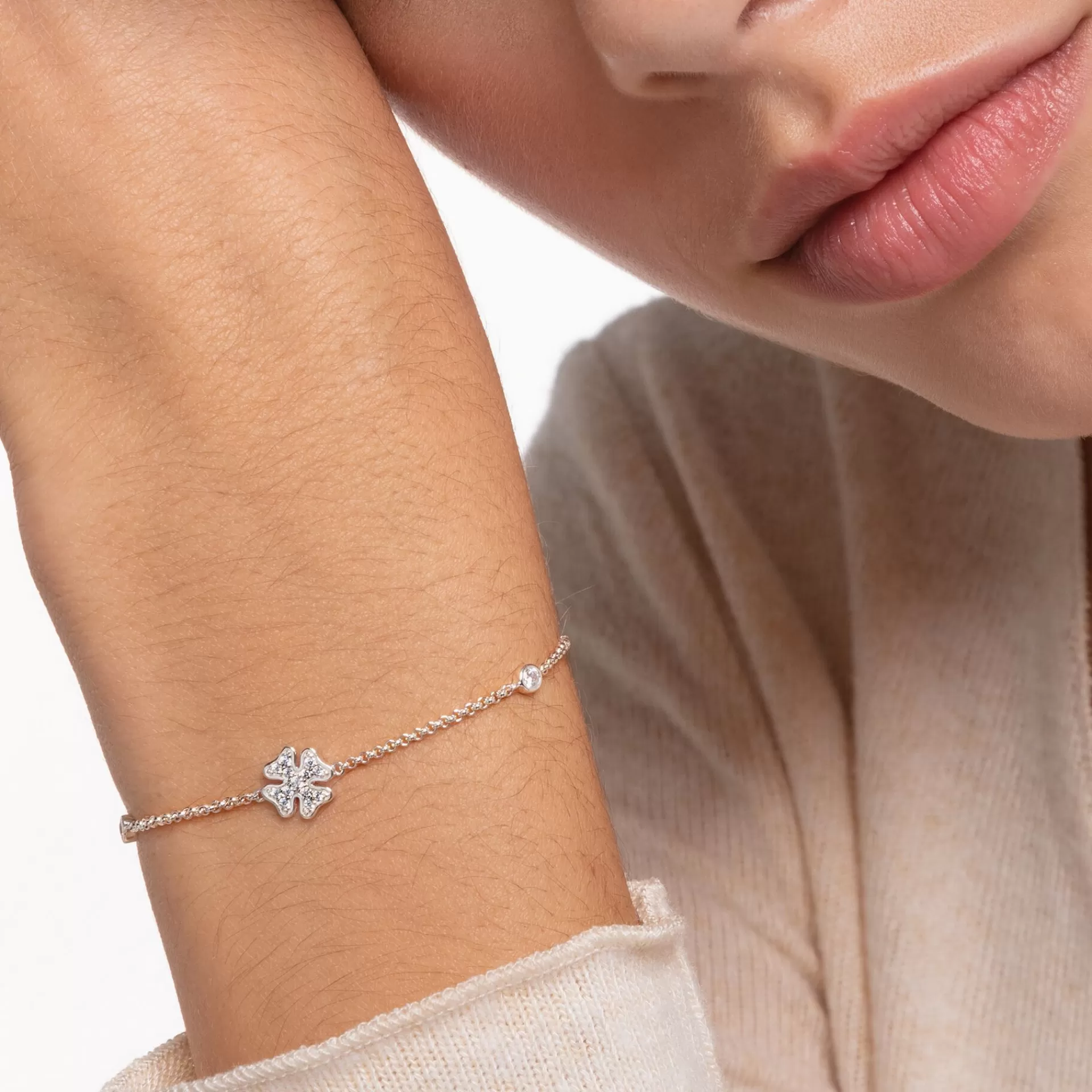 THOMAS SABO Armband | Återvunnet 925 silver<ARMBAND KL&OUML;VERBLAD MED STENAR SILVER silverfargad, vit