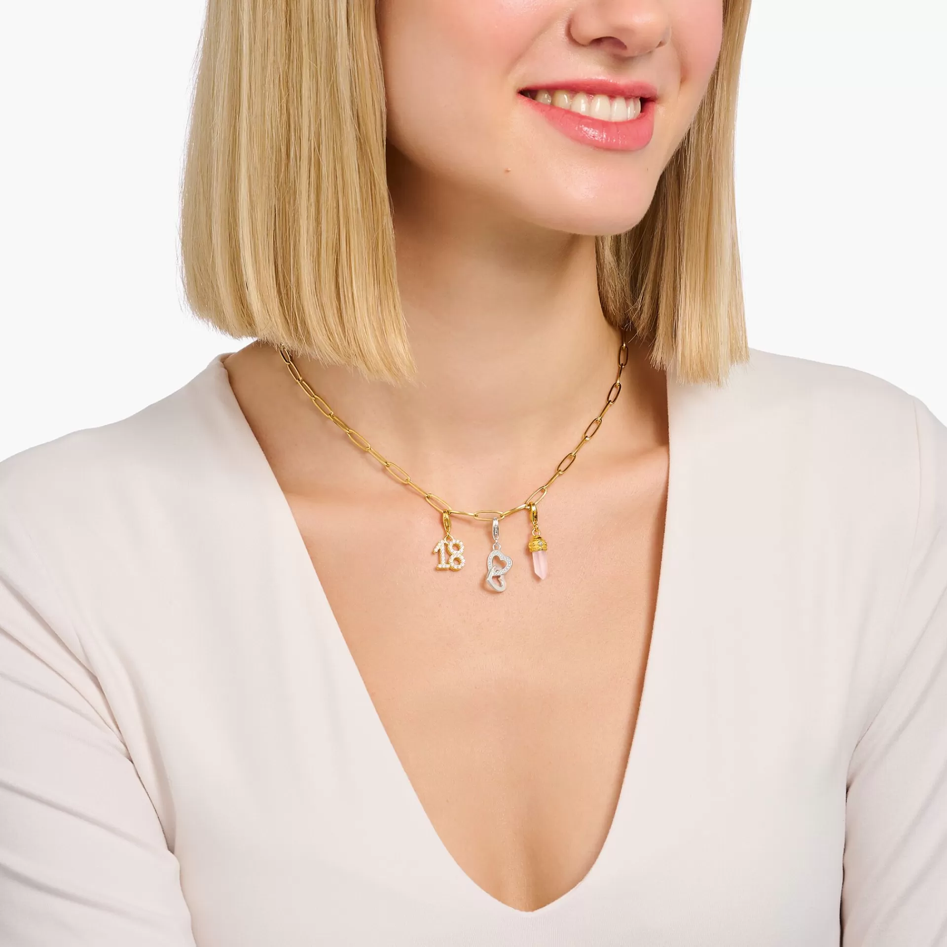 THOMAS SABO Charms | Charms<CHARM-H&AUML;NGSMYCKE TALET 18 MED VITA STENAR, PL&AUML;TERAT gult guldfargad, vit