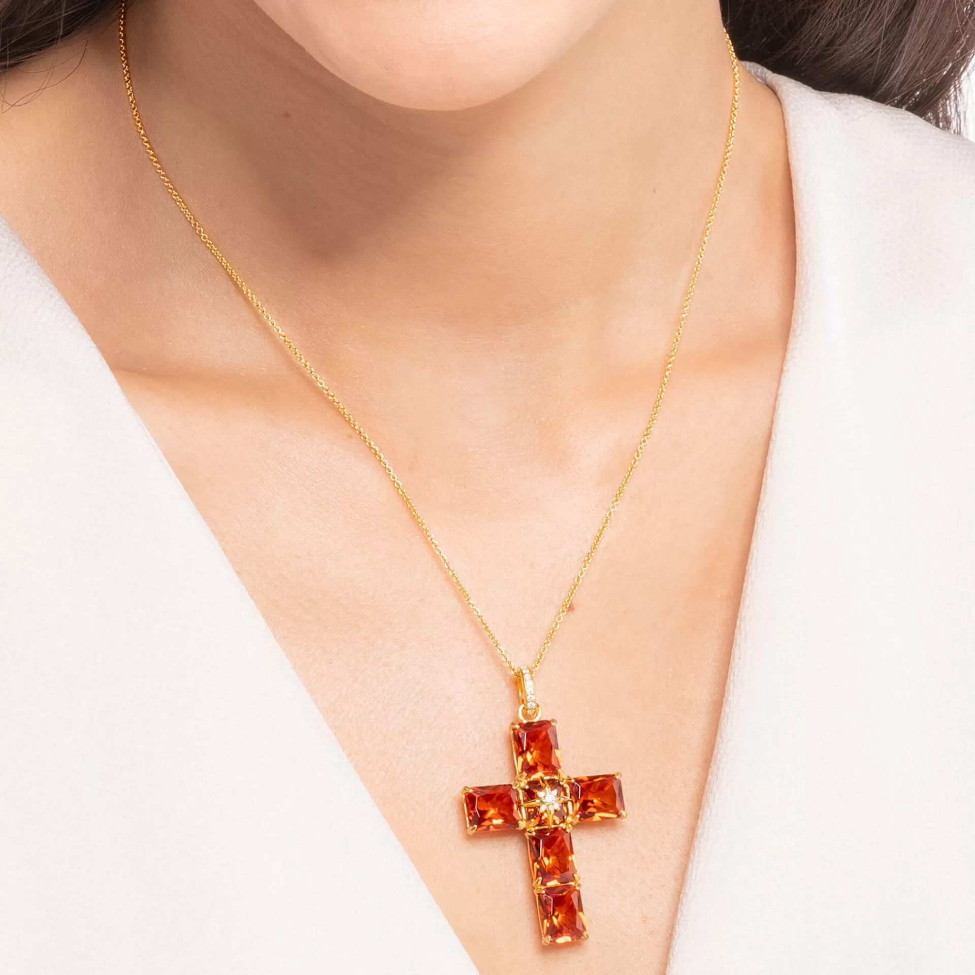 THOMAS SABO Halsband | Hängsmycken<H&AUML;NGSMYCKE KORS MED STORA ORANGE STENAR OCH STJ&AUML;RNA GULDPL&AUML;TERAD gult guldfargad, orange, vit