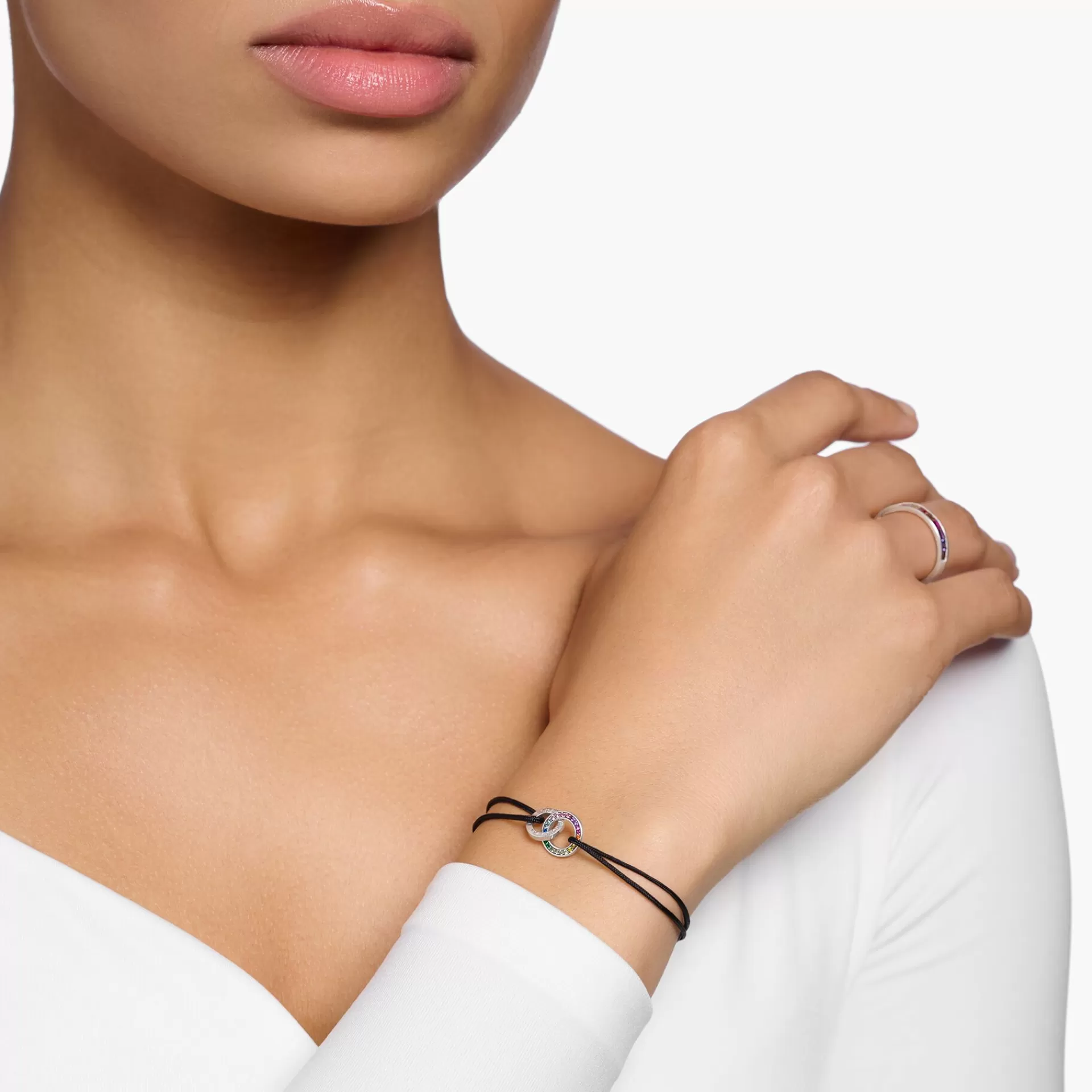 THOMAS SABO Armband | Återvunnet 925 silver<SVART TEXTILARMBAND MED TV&ARING; RINGAR I SV&AUML;RTAT SILVER OCH F&AUML;RGGLADA STENAR silverfargad, grön, blå, ljusblå, röd, rosa, guld, orange, brun, violett, ljusgrön